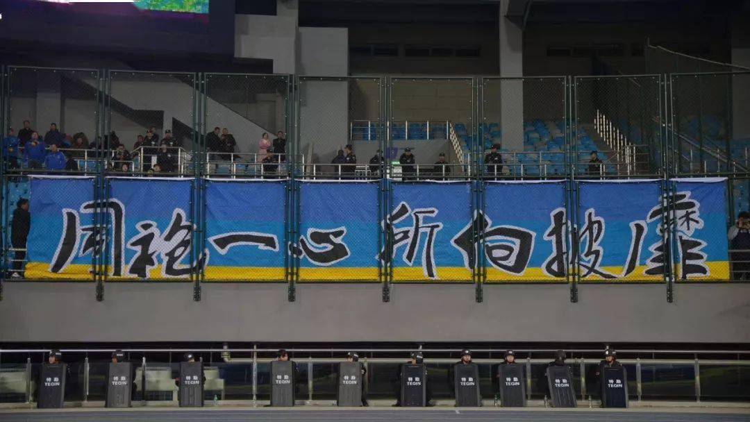 国米回归首秀大放异彩，库里主场球迷高呼名字