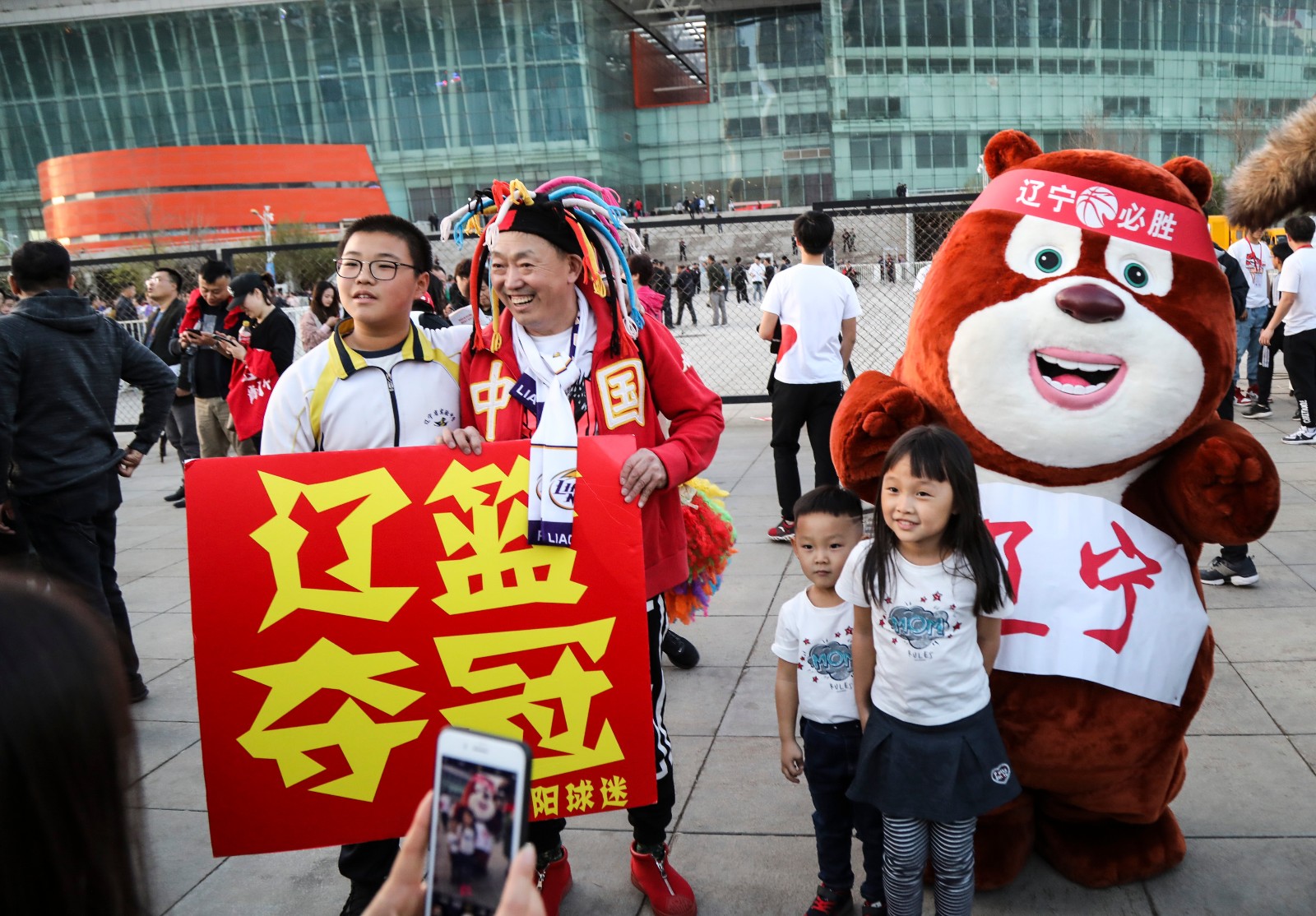 国米回归首秀大放异彩，库里主场球迷高呼名字